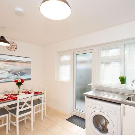 Stunning Four Bedroom House Close To Excel, O2 & Central London With Free Parking エクステリア 写真