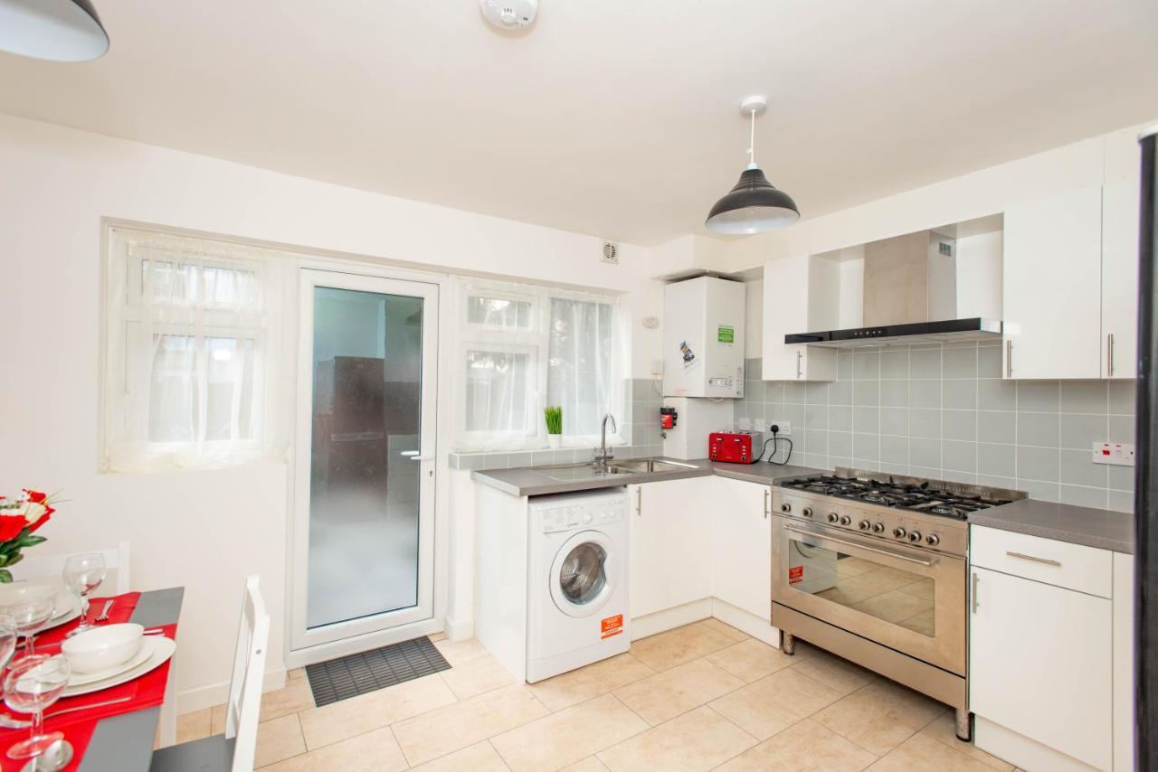 Stunning Four Bedroom House Close To Excel, O2 & Central London With Free Parking エクステリア 写真