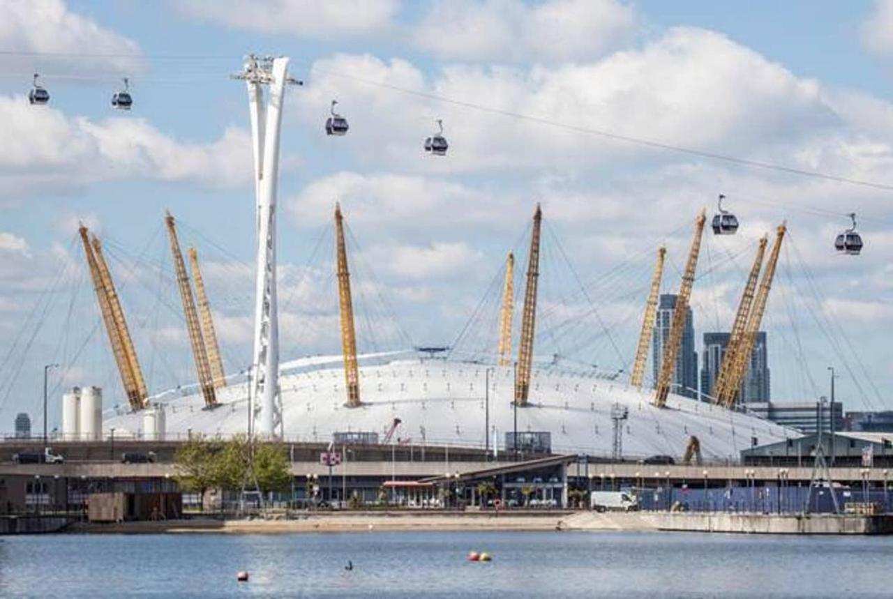 Stunning Four Bedroom House Close To Excel, O2 & Central London With Free Parking エクステリア 写真