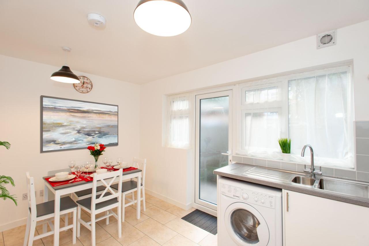 Stunning Four Bedroom House Close To Excel, O2 & Central London With Free Parking エクステリア 写真
