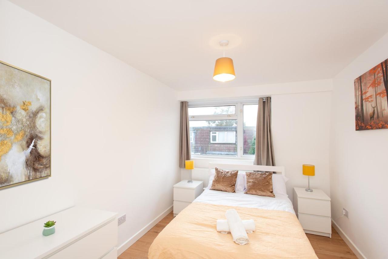 Stunning Four Bedroom House Close To Excel, O2 & Central London With Free Parking エクステリア 写真
