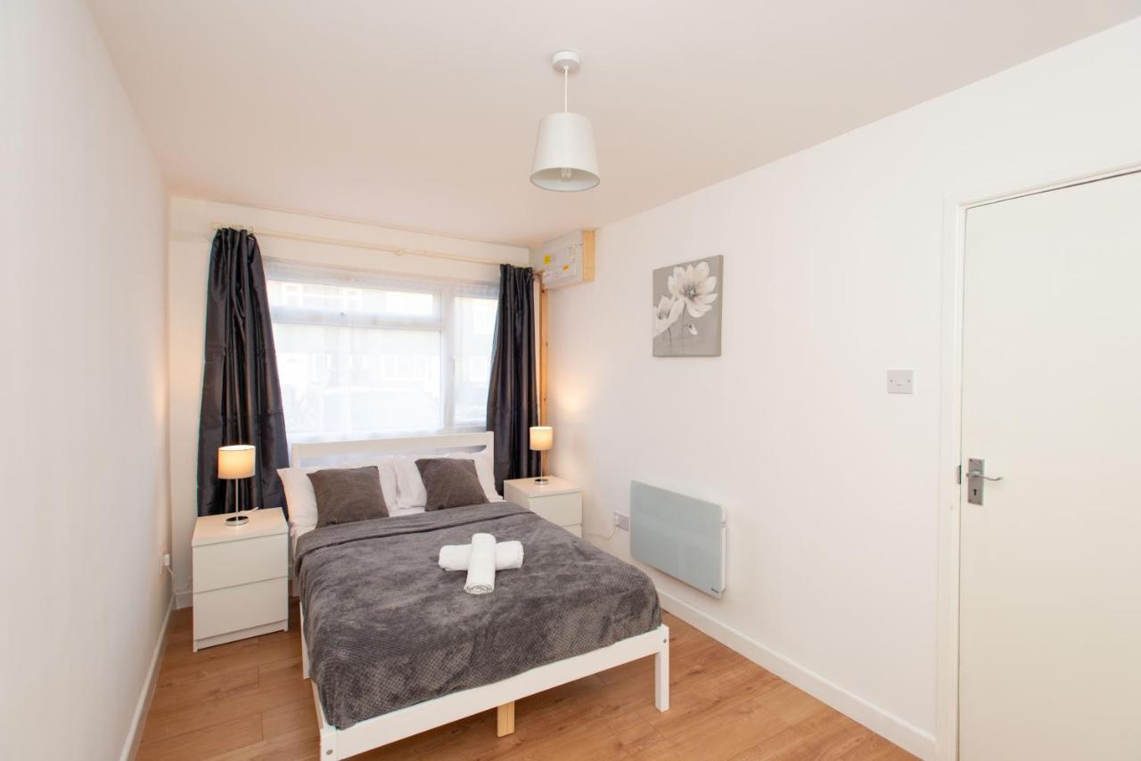 Stunning Four Bedroom House Close To Excel, O2 & Central London With Free Parking エクステリア 写真