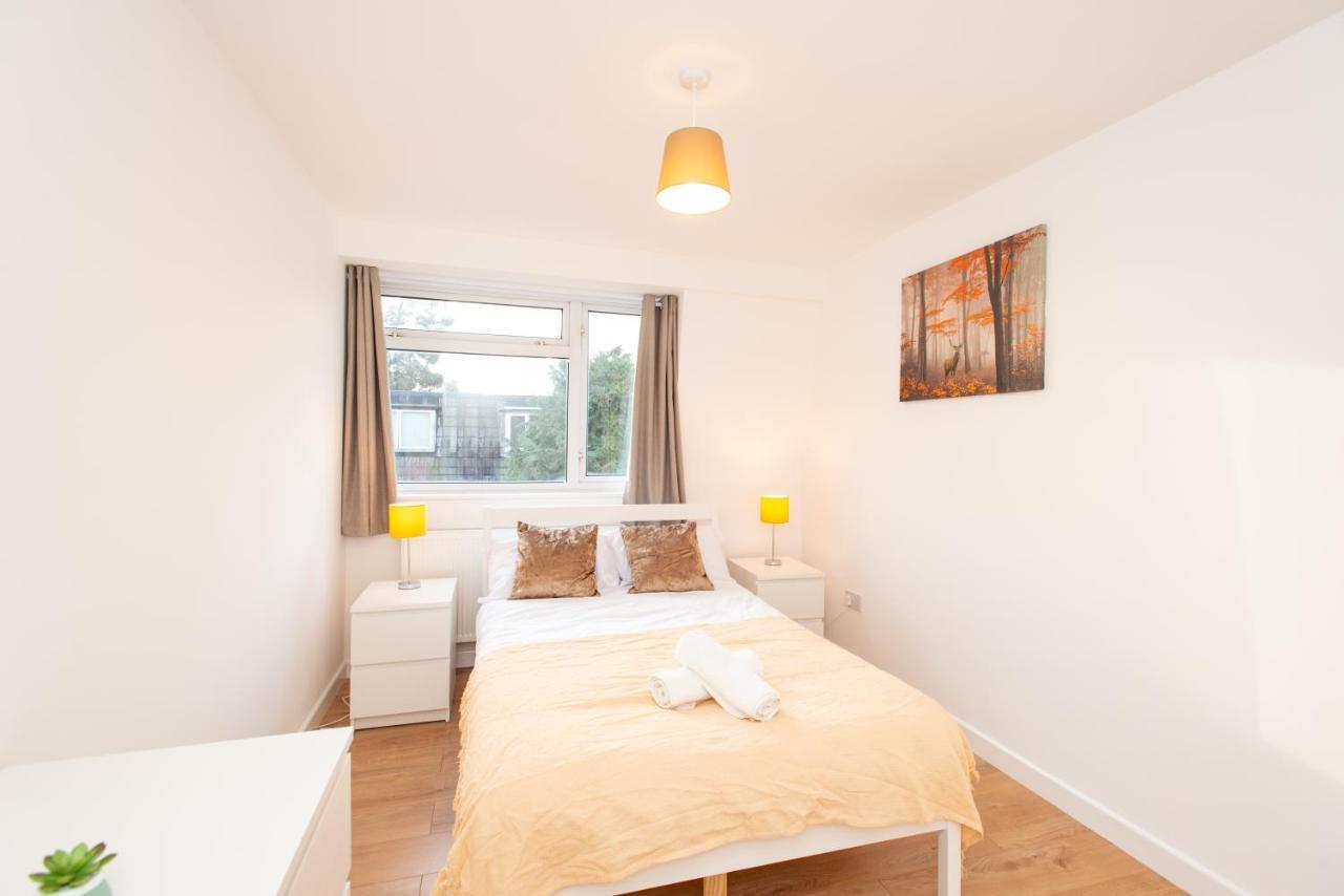 Stunning Four Bedroom House Close To Excel, O2 & Central London With Free Parking エクステリア 写真